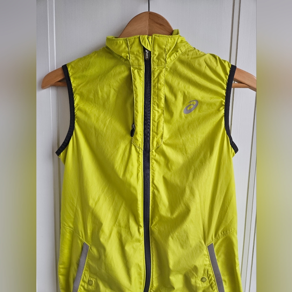 ASICS Women's 2-n-1 Jacket - Picture 4 of 16